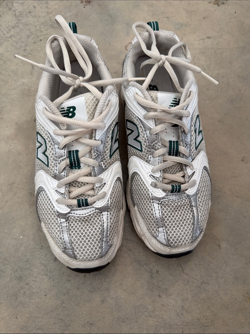 New Balance White & Green Athletic Shoes -W Sz 7 M sz 5.5